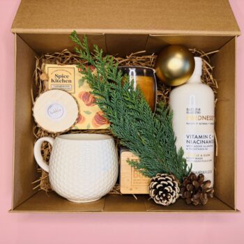 “Warm Glow Gift Box – UK corporate gift with comforting treats” “Christmas corporate gift box for clients and teams – Warm Glow” “Bespoke corporate gift box UK – Warm Glow festive gift” “Luxury UK Christmas gift box with cozy seasonal treats”